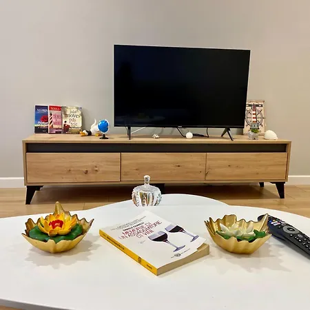Flos Apartament Apartment Vlorë