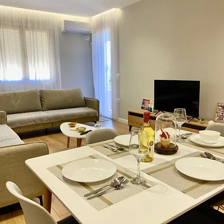 Flos Apartament Apartment Vlorë