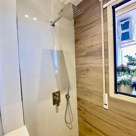Flos Apartament شقة *