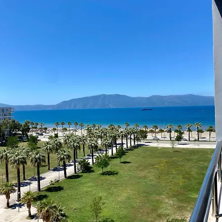 Flos Apartament شقة *