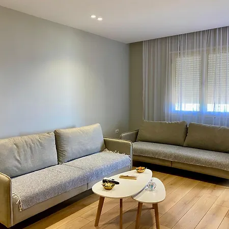 Flos Apartament *